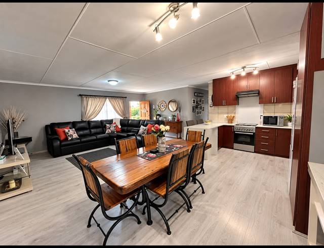 3 BEDROOM HOUSE FOR SALE IN RIVERSDALE